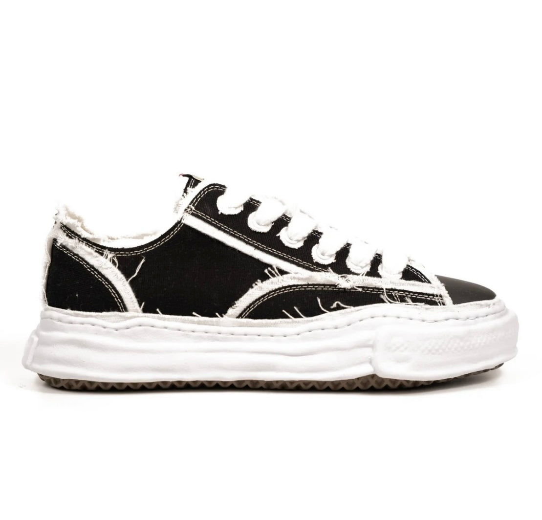 נעלי Maison Mihara Black White מקוריות בעיצוב אופנתי עכשווי לקידום אתר
