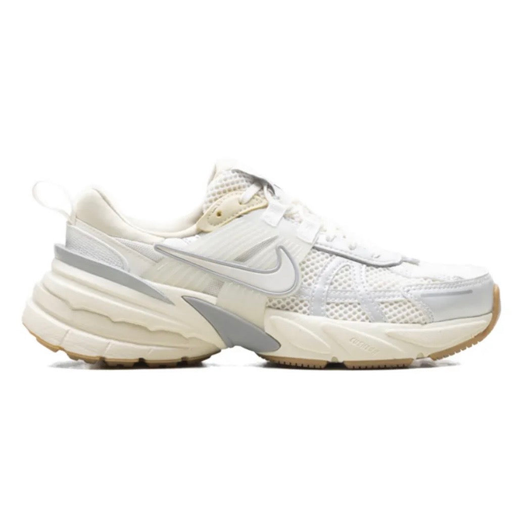 נעלי Nike V2K Cream Grey Beige מקוריות בעיצוב אופנתי עכשווי לקידום אתר