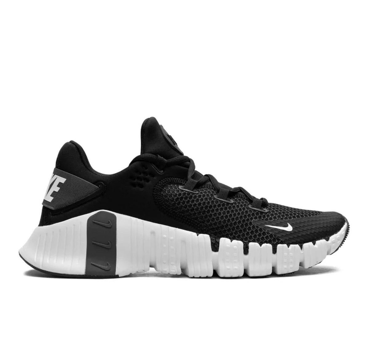 נעלי Nike free metcon black white מקוריות בעיצוב אופנתי עכשווי לקידום אתר