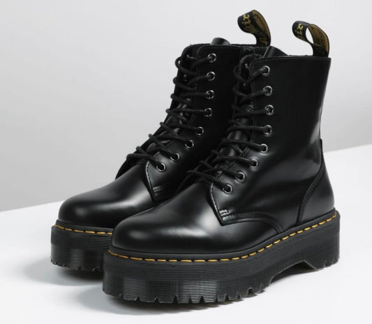 נעלי Dr.martens מקוריות בעיצוב אופנתי עכשווי לקידום אתר