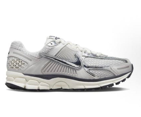 נעלי Nike Zoom Vomero 5 Silver Black מקוריות בעיצוב אופנתי עכשווי לקידום אתר