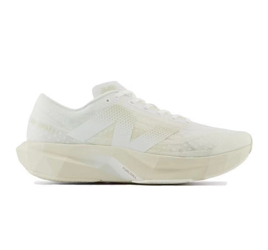 נעלי New Balance FuelCell Cream מקוריות בעיצוב אופנתי עכשווי לקידום אתר
