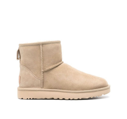נעלי Ugg classic ankle boots cream מקוריות בעיצוב אופנתי עכשווי לקידום אתר