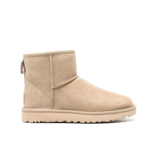 נעלי Ugg classic ankle boots cream מקוריות בעיצוב אופנתי עכשווי לקידום אתר