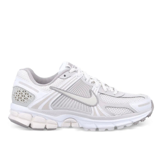 נעלי Nike Zoom Vomero 5 White מקוריות בעיצוב אופנתי עכשווי לקידום אתר