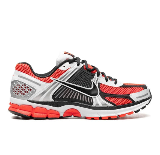 נעלי Nike Zoom Vomero 5 Silver Red מקוריות בעיצוב אופנתי עכשווי לקידום אתר