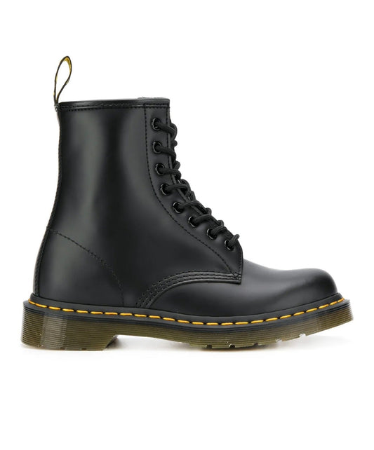 נעלי Doctor Martens Boots Smooth Black מקוריות בעיצוב אופנתי עכשווי לקידום אתר