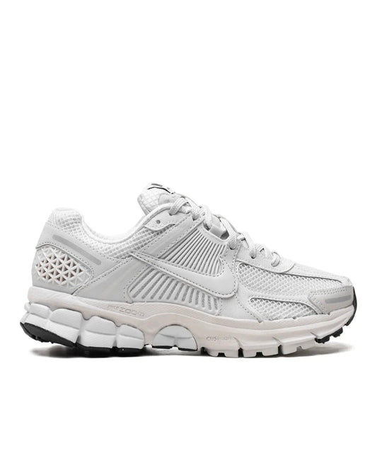 נעלי Nike Zoom Vomero 5 Triple White מקוריות בעיצוב אופנתי עכשווי לקידום אתר