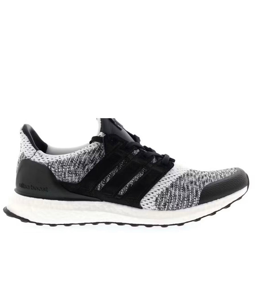 נעלי Adidas Ultra Boost Black White מקוריות בעיצוב אופנתי עכשווי לקידום אתר