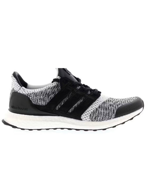 נעלי Adidas Ultra Boost Black White מקוריות בעיצוב אופנתי עכשווי לקידום אתר